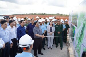 Ngày 30/8/2022, Thủ tướng Chính phủ đã trực tiếp kiểm tra, chỉ đạo tháo gỡ khó khăn, vướng mắc đẩy nhanh tiến độ dự án đầu tư xây dựng Cảng hàng không Phan Thiết