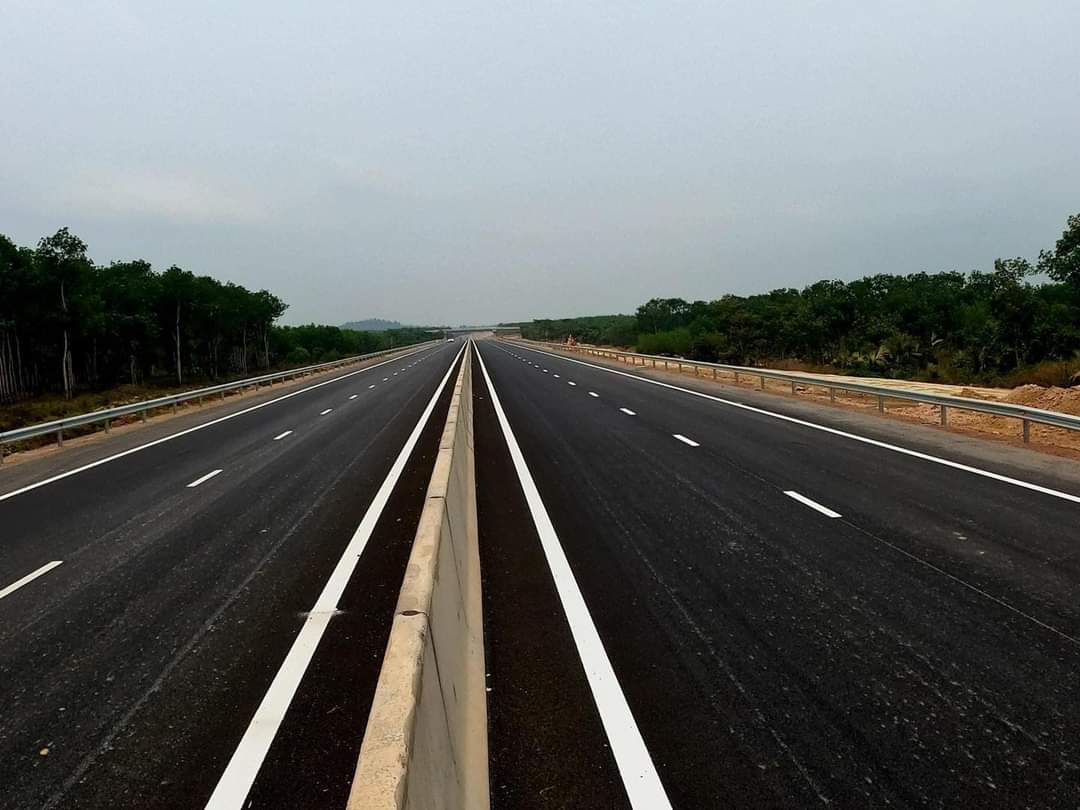GIỎ HÀNG ĐẤT BÌNH THUẬN: MÃ SP100 Nhà 2 mặt tiền đường nhựa. mỗi mặt 10 mét ngang Có sẵn nhà trên đất, sẵn 100m2 thổ cư Nằm khu vực đông đúc dễ kinh daonh buôn bán Dự kiến sẽ lấy về sau khi Lagi lên thành phố Có đường sắp làm DDT719 nối dài ( tiềm năng tăng giá) ĐƯờng quốc lộ 55 sắp mở rộng(Tiềm năng tăng giá) Cao tốc Dầu Dây - Phan Thiết sắp hoàn thành( Tiềm năng tăng giá) GIỎ HÀNG ĐẤT BÌNH THUẬN: MÃ SP100 Nhà 2 mặt tiền đường nhựa. mỗi mặt 10 mét ngang Có sẵn nhà trên đất, sẵn 100m2 thổ cư Nằm khu vực đông đúc dễ kinh daonh buôn bán Dự kiến sẽ lấy về sau khi Lagi lên thành phố Có đường sắp làm DDT719 nối dài ( tiềm năng tăng giá) ĐƯờng quốc lộ 55 sắp mở rộng(Tiềm năng tăng giá) Cao tốc Dầu Dây - Phan Thiết sắp hoàn thành( Tiềm năng tăng giá)
